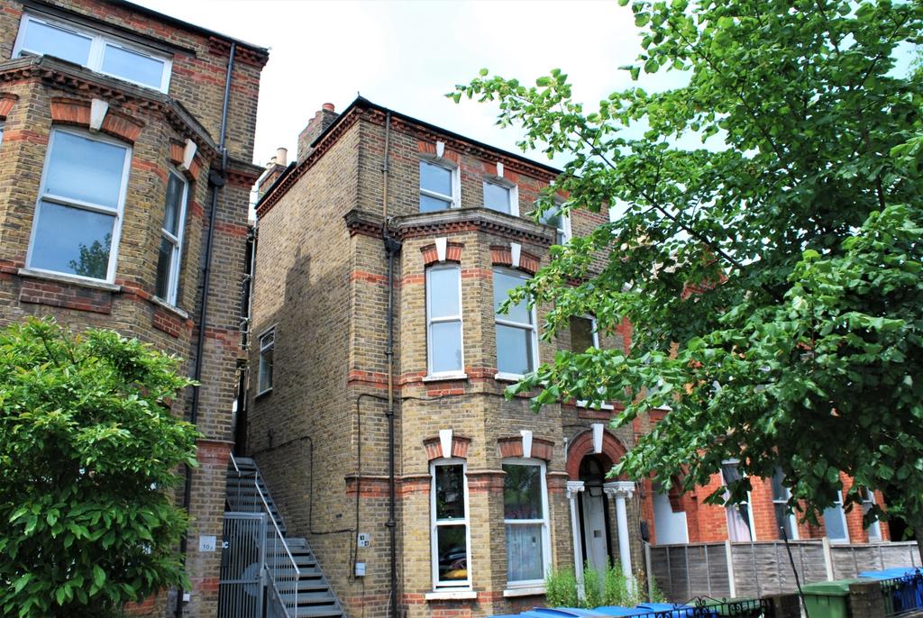 Barry Road East Dulwich SE22 2 bed flat £1,525 pcm (£352 pw)