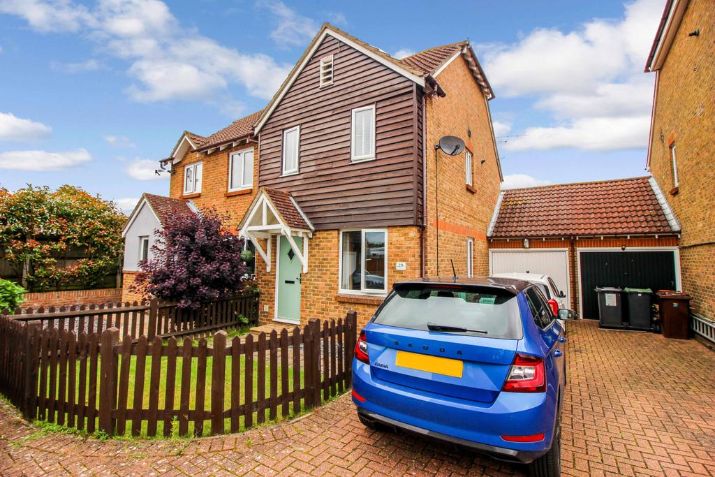 Tom Joyce Close, Snodland, Kent, ME6 5BU 2 bed semidetached house £