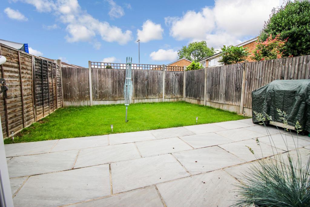 Tom Joyce Close, Snodland, Kent, ME6 5BU 2 bed semidetached house £