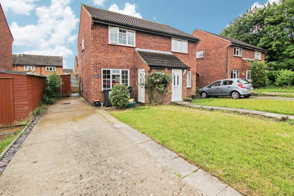 Townsend Road, Snodland, Kent, ME6 5RJ 2 bed semidetached house £1,100 pcm (£254 pw)