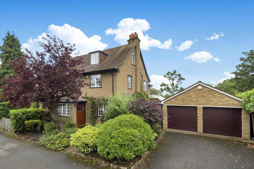 Esher Avenue, WaltonOnThames, KT12 5 bed semidetached house £950,000