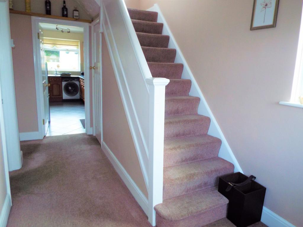 39 Harlech Crescent, Sketty, Swansea SA2 9LA 4 bed semidetached house