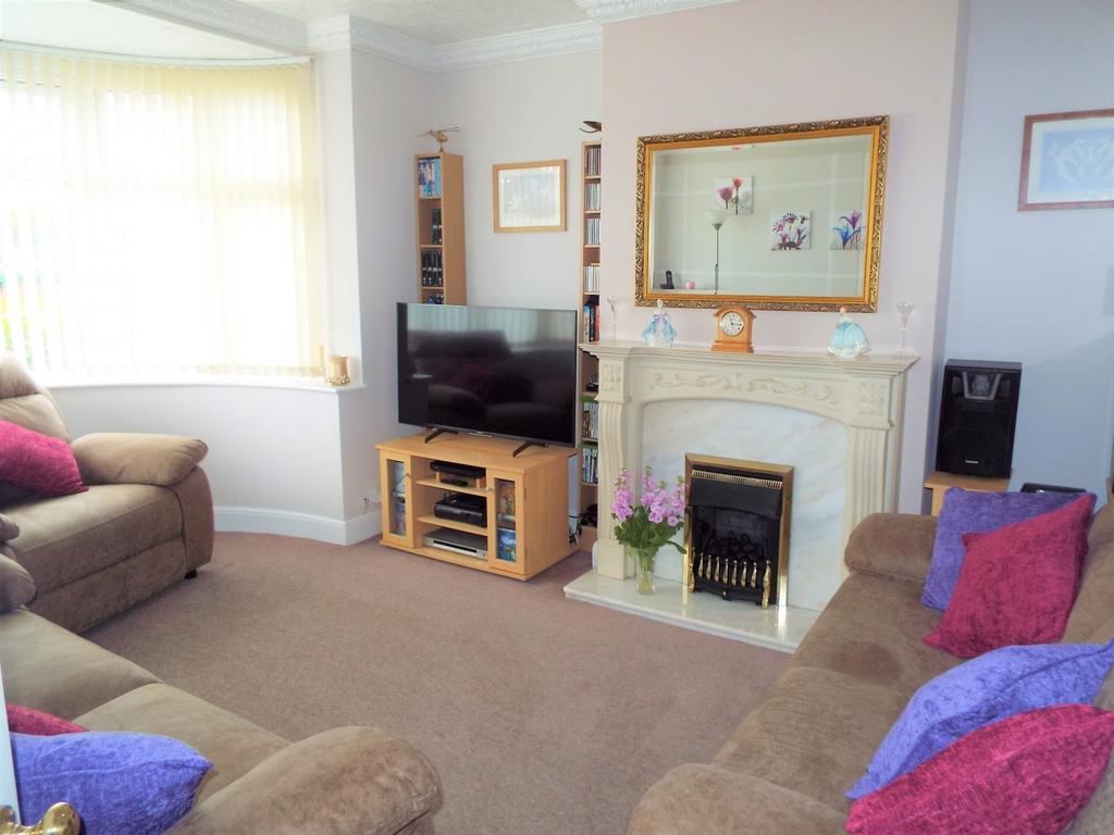 39 Harlech Crescent, Sketty, Swansea SA2 9LA 4 bed semidetached house