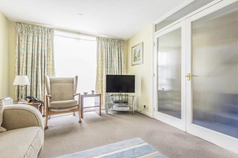 1 Cadogan Close, Teddington, TW11 8TR