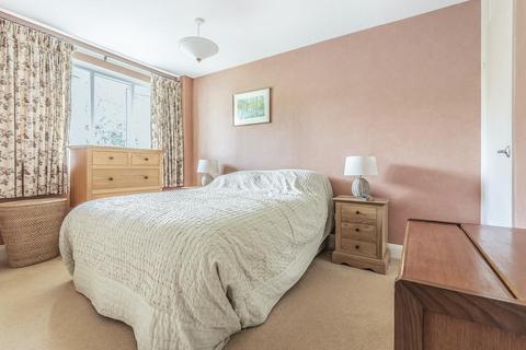 1 Cadogan Close, Teddington, TW11 8TR