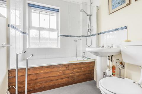 1 Cadogan Close, Teddington, TW11 8TR