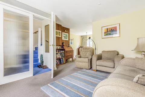1 Cadogan Close, Teddington, TW11 8TR