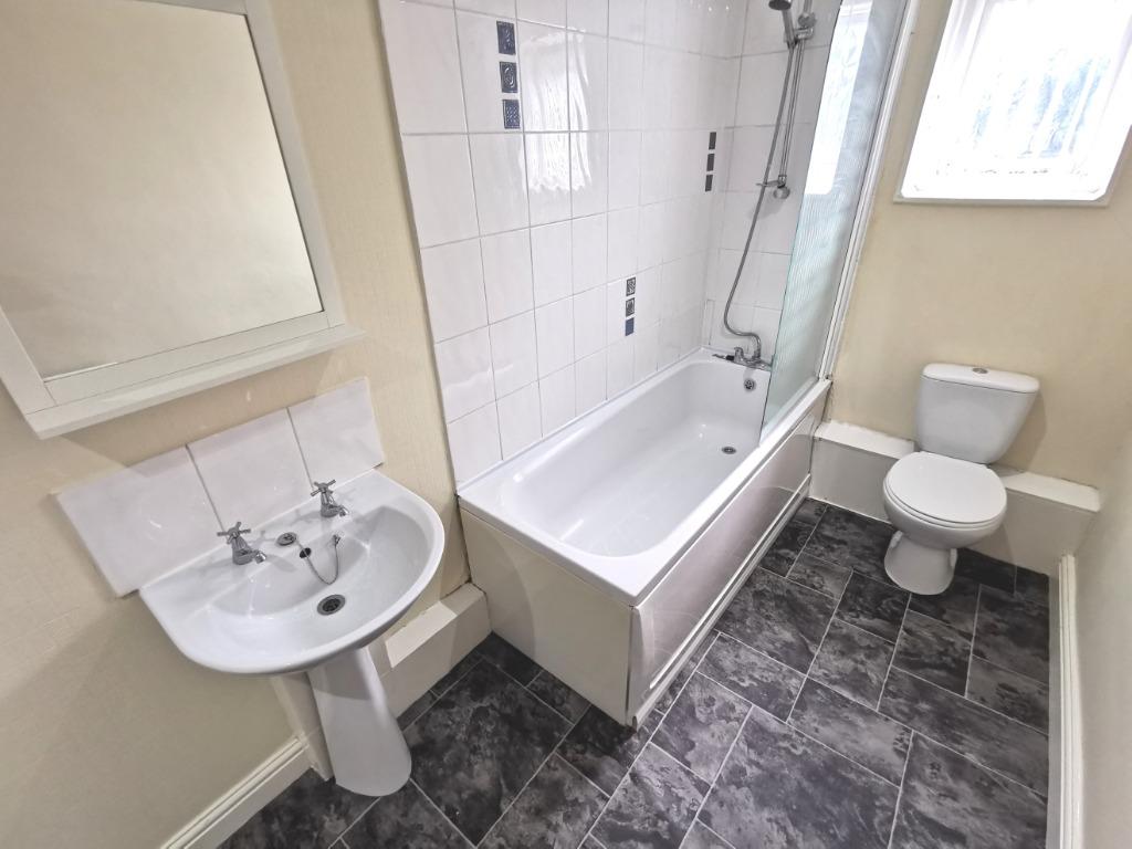 Belgrave Road, Darwen, BB3 2 bed terraced house £595 pcm (£137 pw)