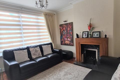 30 Bohun Grove, Barnet, EN4 8UA