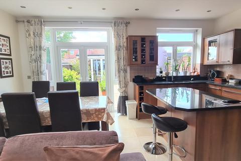 30 Bohun Grove, Barnet, EN4 8UA