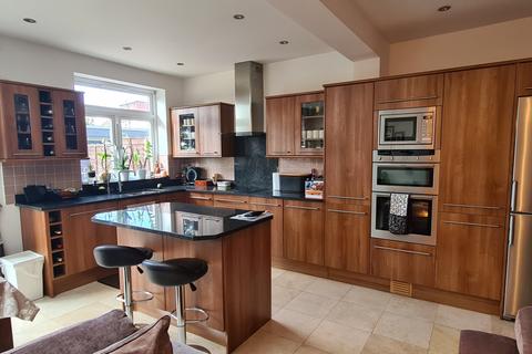 30 Bohun Grove, Barnet, EN4 8UA