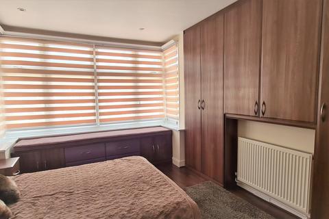 30 Bohun Grove, Barnet, EN4 8UA