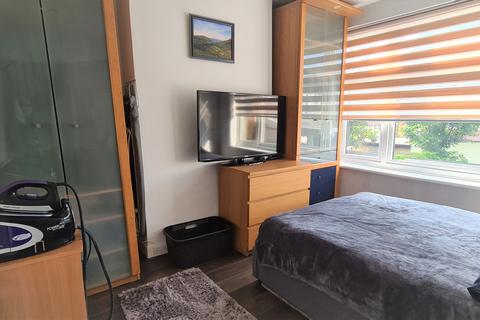 30 Bohun Grove, Barnet, EN4 8UA