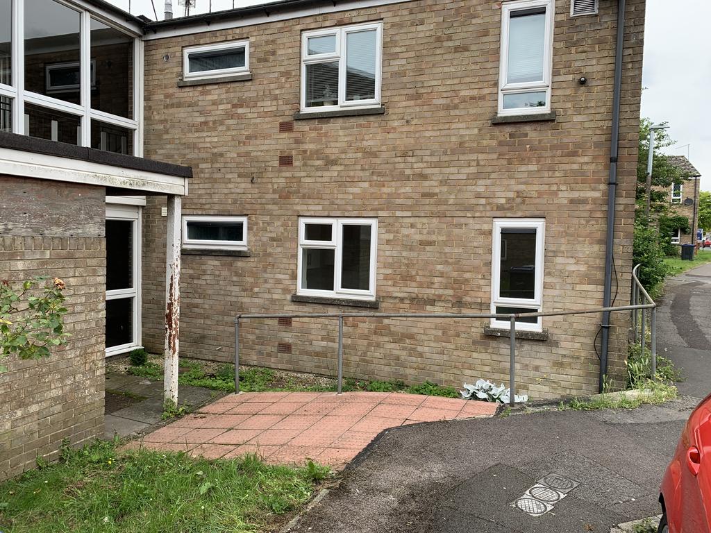 Purton, Swindon SN5 2 bed ground floor flat £775 pcm (£179 pw)