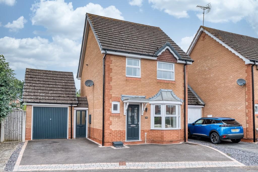 McConnell Close, Aston Fields, Bromsgrove, B60 3SD 3 bed detached house