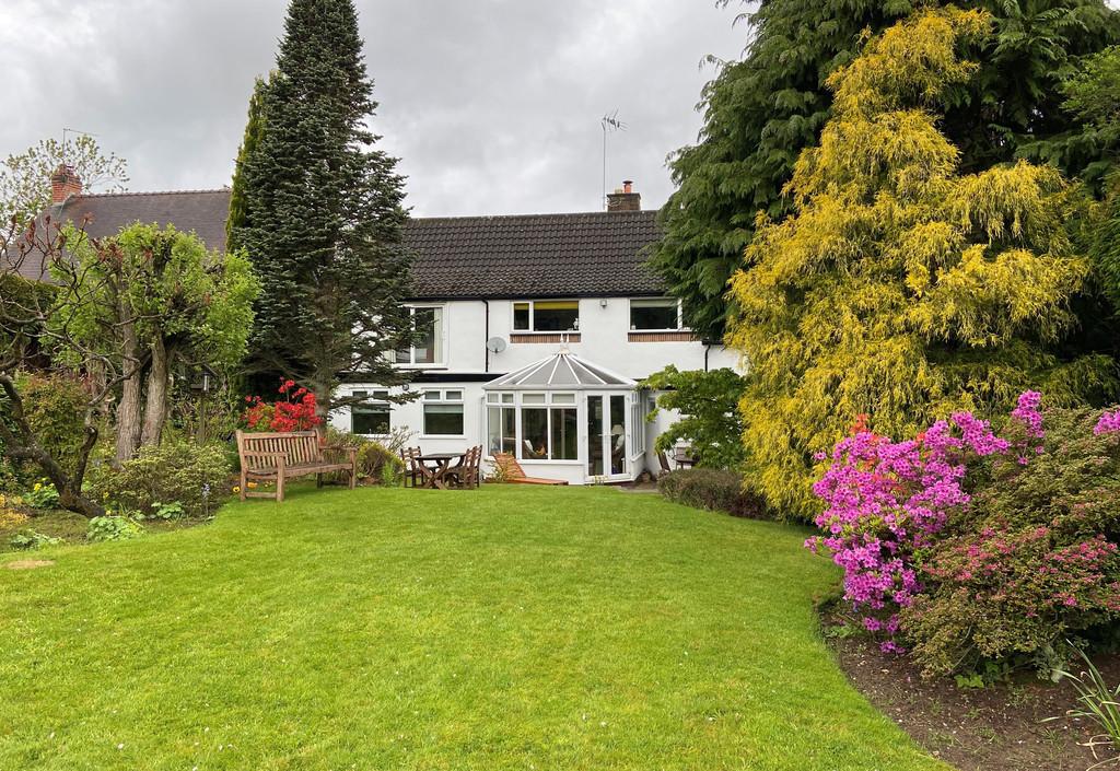 Blackwell Road, Barnt Green, B45 8BT 3 bed detached house £799,000