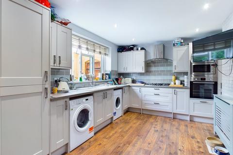 31 Calgary Crescent, Burton-on-trent, DE15 0PE