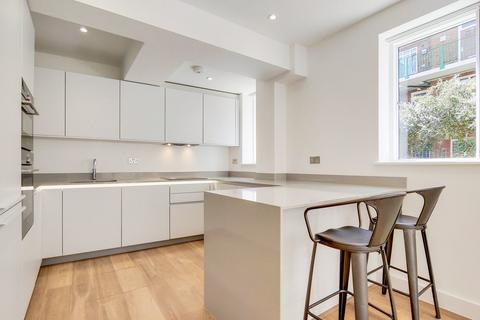 3 bedroom end of terrace house to rent, Pope Street, Tower Bridge