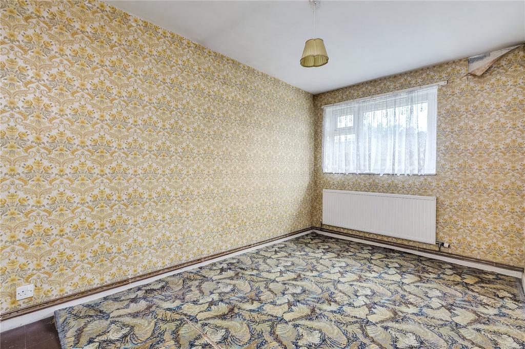 Aintree Street, Fulham, London 3 bed flat £450,000