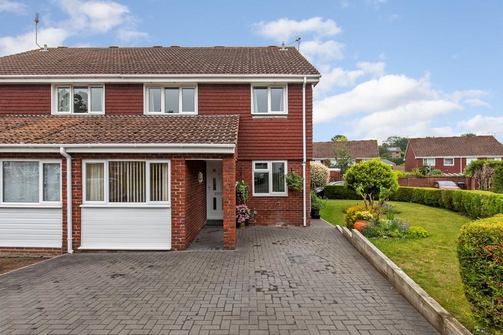 Sycamore Drive, Kings Worthy, Winchester, SO23 4 bed semidetached