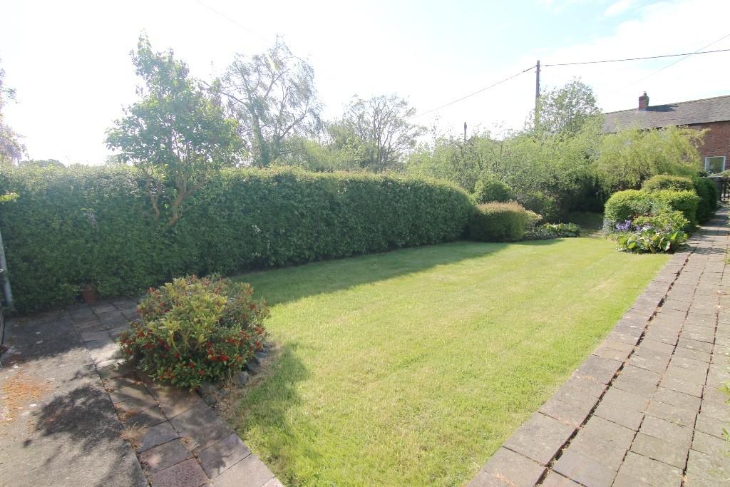 Crewe Lane South, Crewe By Farndon, CH3 2 bed terraced house £215,000