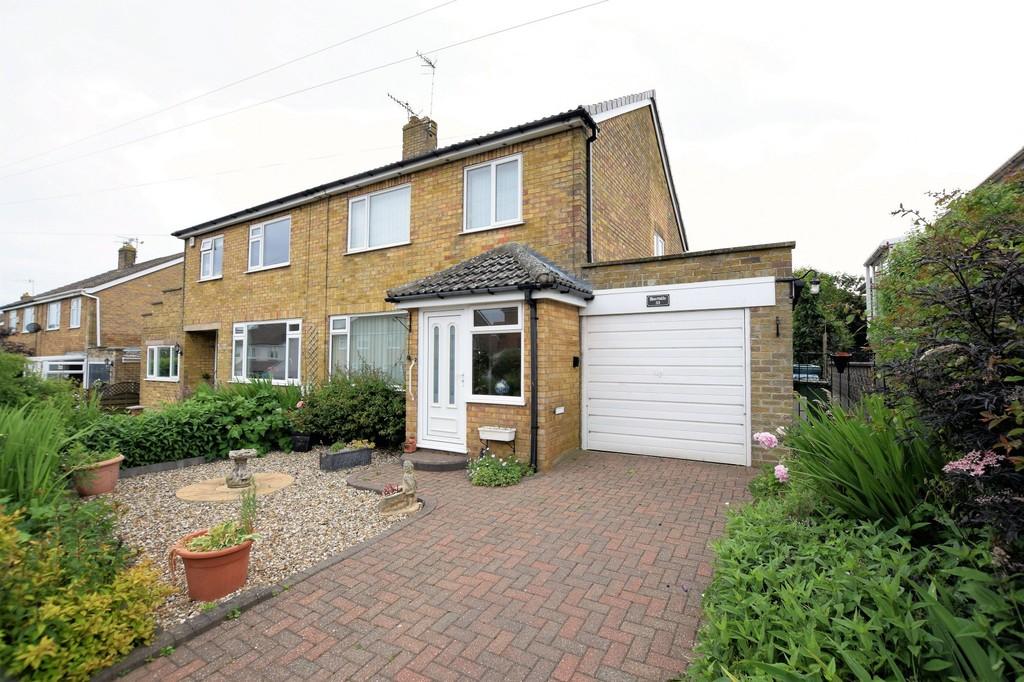 Meadow Drive, East Ayton, Scarborough 3 bed semidetached house £215,000