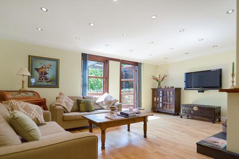 21 Ropemakers Fields, London, E14 8BX