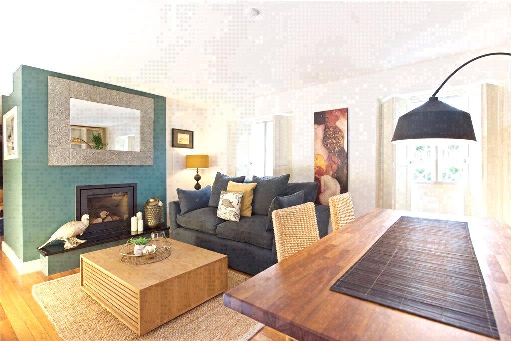 Sitting/Dining Room