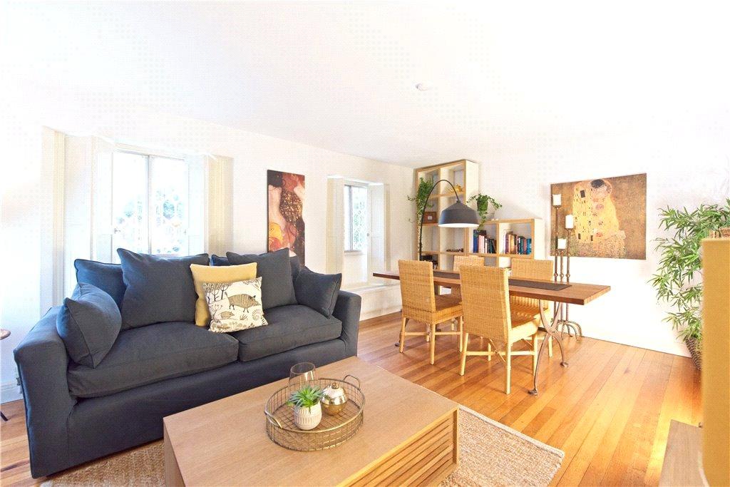 Sitting/Dining Room