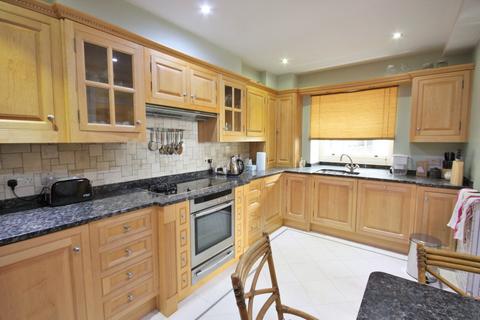 3 bedroom apartment for sale, Thorndon Park, Ingrave, Brentwood, CM13