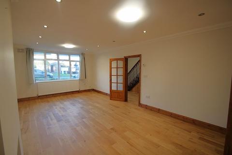 4 bedroom semi-detached house to rent, Evelyn Drive, Pinner