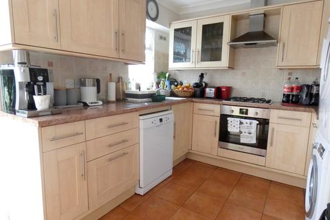 2 Calder Avenue, Perivale, Greenford, UB6 8JQ