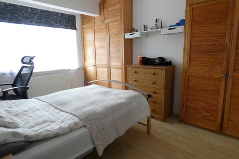 2 Calder Avenue, Perivale, Greenford, UB6 8JQ