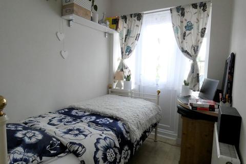 2 Calder Avenue, Perivale, Greenford, UB6 8JQ