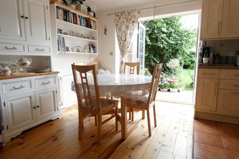 2 Calder Avenue, Perivale, Greenford, UB6 8JQ