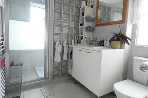 2 Calder Avenue, Perivale, Greenford, UB6 8JQ