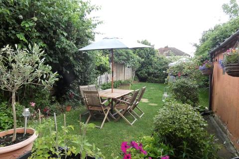2 Calder Avenue, Perivale, Greenford, UB6 8JQ