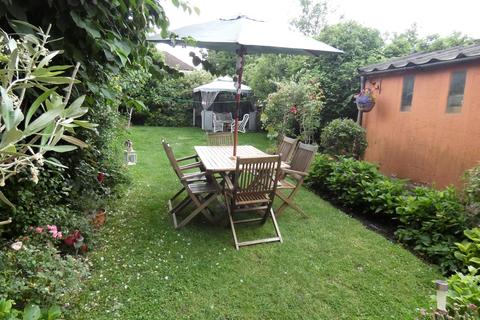 2 Calder Avenue, Perivale, Greenford, UB6 8JQ