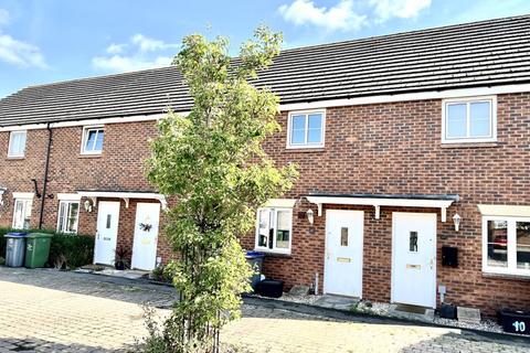 2 bedroom terraced house to rent, Peregrine Court, Calne SN11
