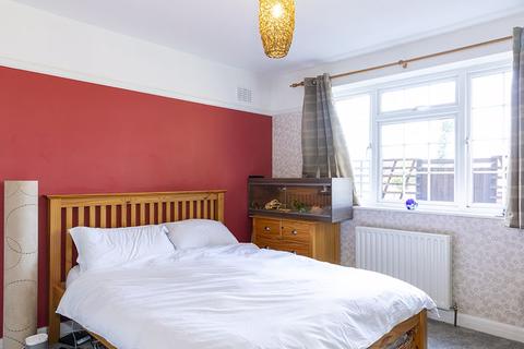 120 Ewell By Pass, Epsom, KT17 2PP