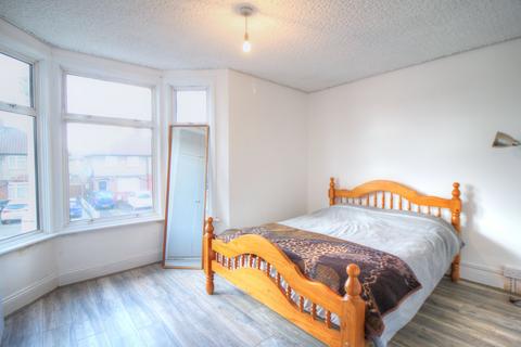 1 bedroom flat to rent, High Street, Enfield, EN3 4DH