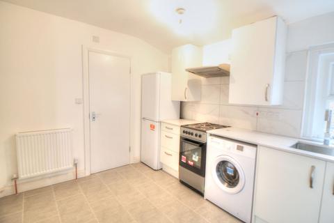 1 bedroom flat to rent, High Street, Enfield, EN3 4DH