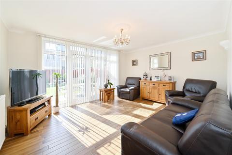 18 Alpha Grove, London, E14 8LH