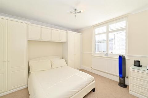18 Alpha Grove, London, E14 8LH