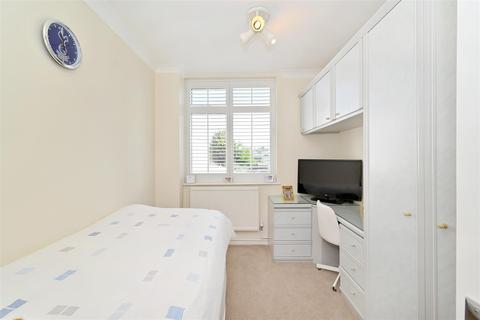 18 Alpha Grove, London, E14 8LH