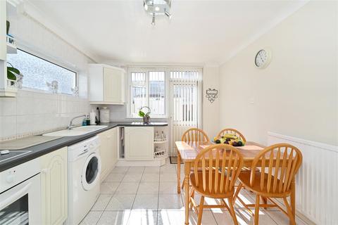 18 Alpha Grove, London, E14 8LH