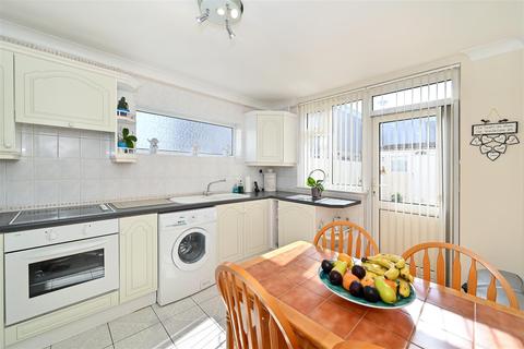 18 Alpha Grove, London, E14 8LH