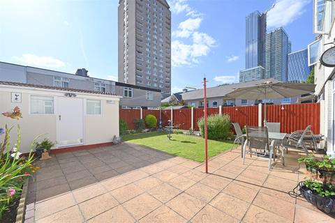 18 Alpha Grove, London, E14 8LH