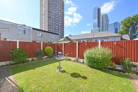 18 Alpha Grove, London, E14 8LH