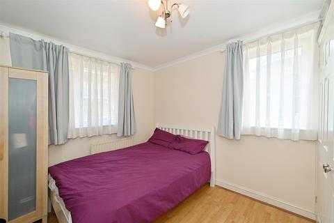Flat 2, 13 Pepper Street, London, E14 9RB